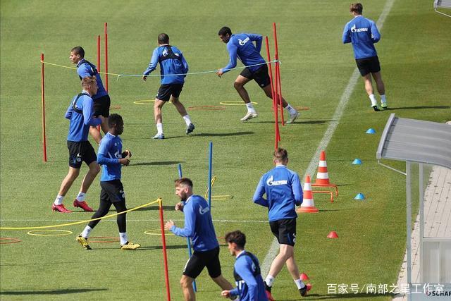 外媒盘点金球奖前30最佳阵容 维哈姆前锋马丁守门