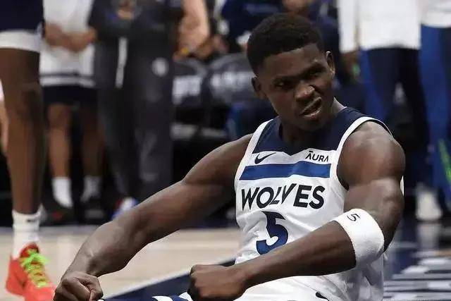 李梦入选WNBA最佳新秀阵容 职业生涯获新突破