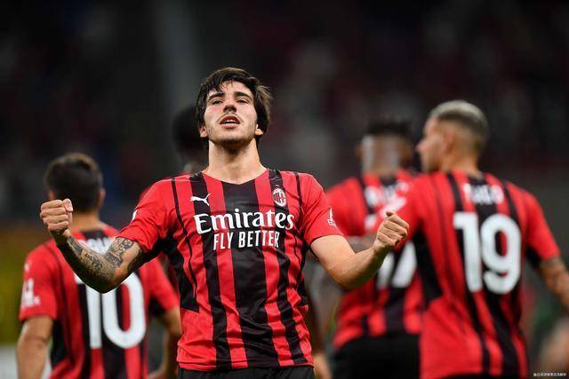 阿莫林执教曼联第一周 展现出非凡的魅力和自信